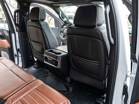 Used 2025 GMC Sierra 2500 Denali Ultimate image 32