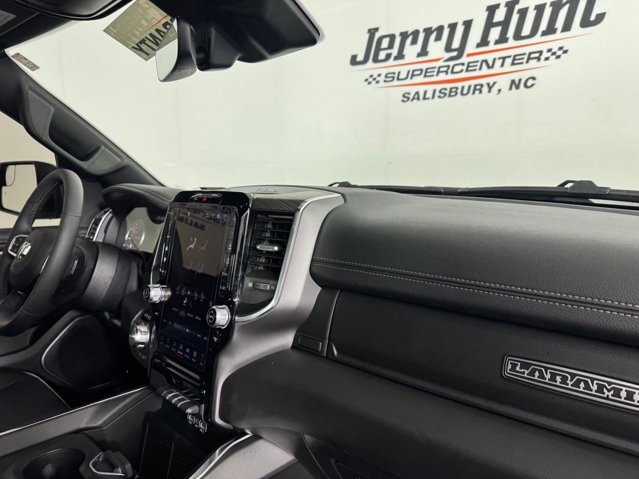 Used 2026 RAM 1500 Laramie w/ Off Road Group AWD/4WD image 32