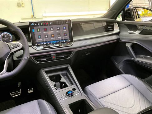 New 2026 Volkswagen Tiguan SE R-Line AWD/4WD image 9