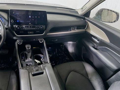 Used 2024 Toyota Grand Highlander Limited image 21