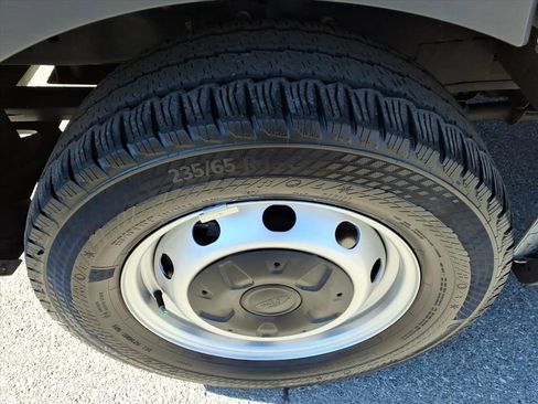 Used 2024 Ford Transit 250 148 High Roof Extended image 10