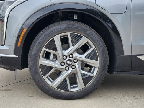New 2026 Cadillac Optiq Luxury 1 RWD image 7