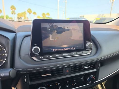 Used 2021 Nissan Rogue S FWD image 23