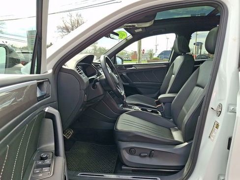Used 2022 Volkswagen Tiguan SE R-Line image 13