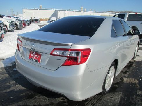 Used 2013 Toyota Camry SE image 3
