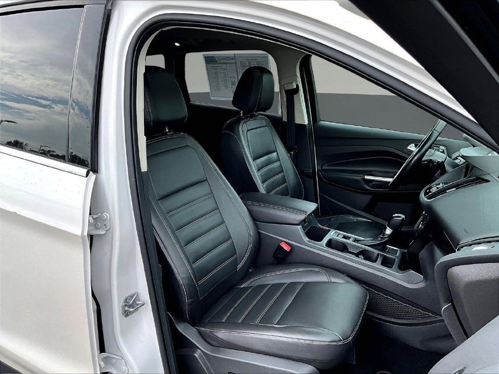Used 2017 Ford Escape Titanium AWD/4WD image 32