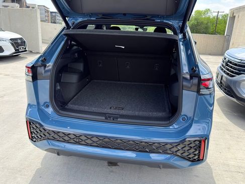 New 2026 Volkswagen Tiguan SEL R-Line AWD/4WD image 8