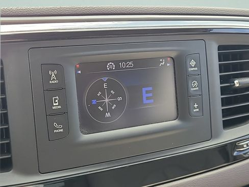 Used 2017 Chrysler Pacifica Touring w/ Tire & Wheel Group FWD image 17