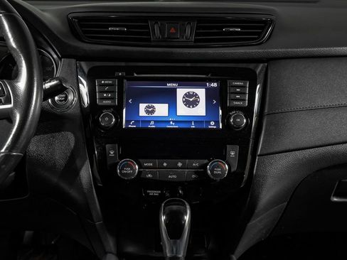 Used 2018 Nissan Rogue SV image 23