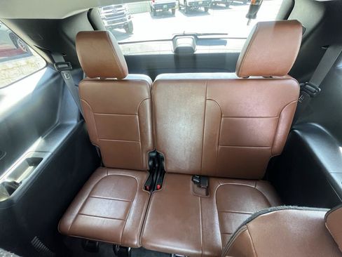 Used 2021 Chevrolet Traverse High Country FWD image 10