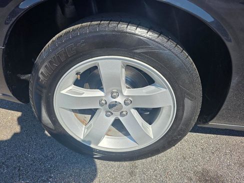 Used 2012 Dodge Challenger SXT RWD image 17