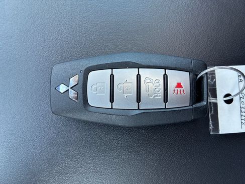 Used 2023 Mitsubishi Outlander SE AWD/4WD image 38