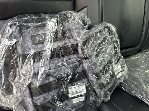 Used 2023 Nissan Frontier PRO-4X w/ Pro-4X Premium Package image 16