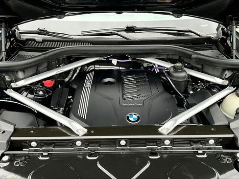 Used 2022 BMW X5 xDrive40i w/ M Sport Package AWD/4WD image 31