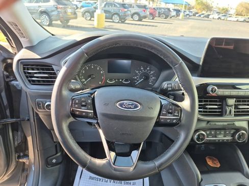 Used 2022 Ford Escape SEL image 9