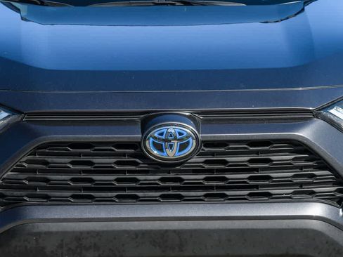 Used 2024 Toyota RAV4 LE AWD/4WD image 5