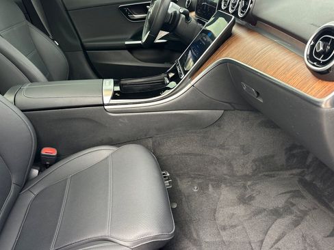 Used 2025 Mercedes-Benz C 300 4MATIC Sedan image 15