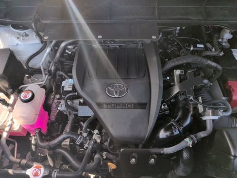 Used 2024 Toyota Highlander XLE AWD/4WD image 34