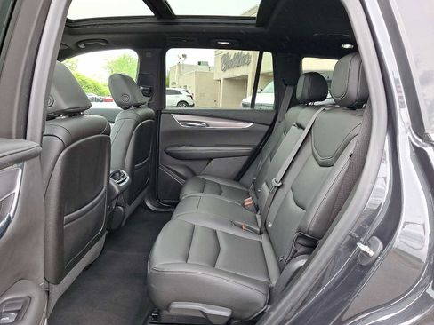 Used 2022 Cadillac XT6 Luxury AWD/4WD image 11