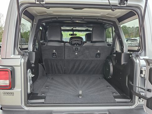 Used 2021 Jeep Wrangler Unlimited Sahara image 30