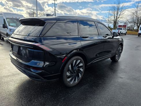 Used 2024 Lincoln Nautilus Reserve w/ Equipment Group 202A image 5