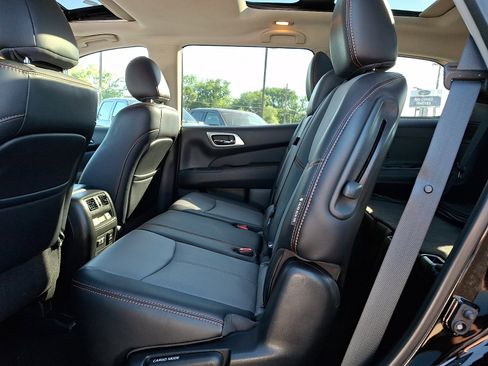 Used 2020 Nissan Pathfinder SL AWD/4WD image 10
