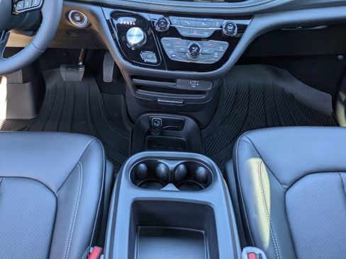 New 2026 Chrysler Pacifica Select image 21