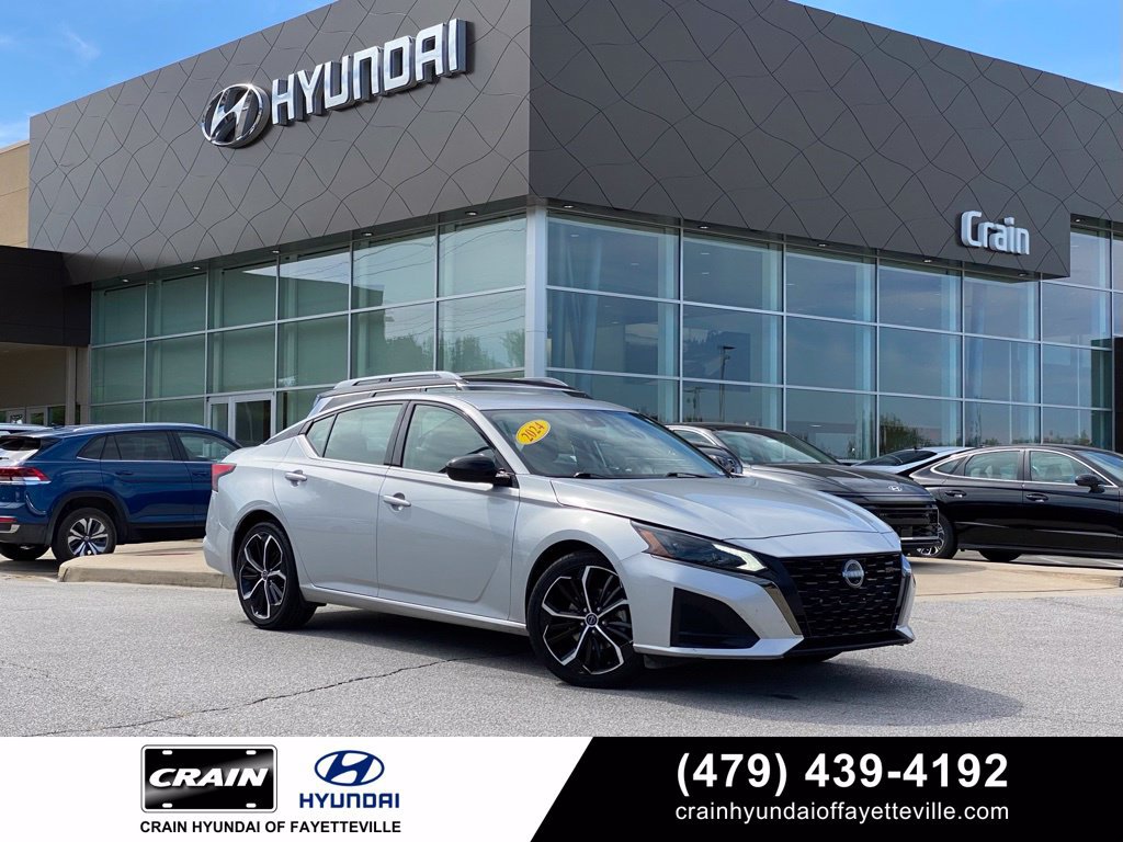Used 2024 Nissan Altima 2.5 SR FWD image 1