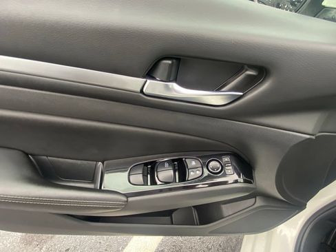 Used 2023 Nissan Altima 2.5 SV FWD image 11