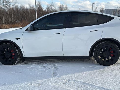 Used 2021 Tesla Model Y Long Range image 12