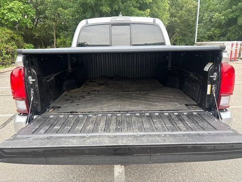 Used 2021 Toyota Tacoma SR AWD/4WD image 16