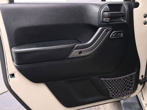 Used 2018 Jeep Wrangler Unlimited Altitude image 10