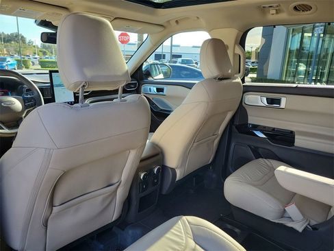 Used 2021 Ford Explorer Platinum w/ Equipment Group 601A image 17