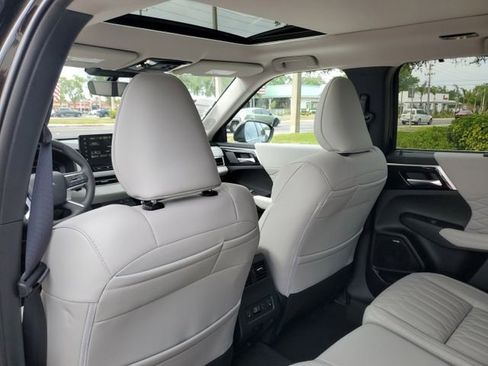 New 2025 Mitsubishi Outlander SEL image 12