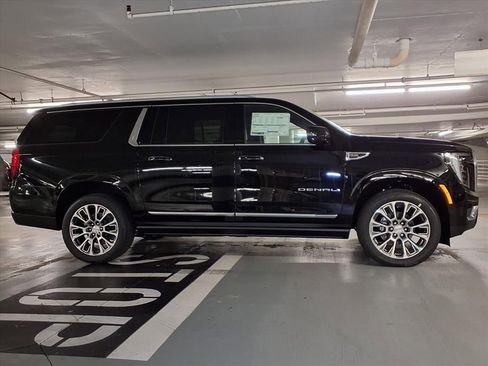 New 2026 GMC Yukon XL Denali w/ Sun & Power Step Package RWD image 4