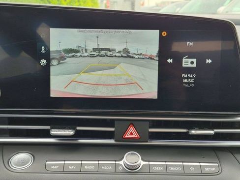 Certified 2025 Hyundai Elantra Limited FWD image 15