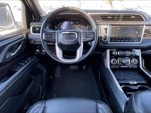 Used 2024 GMC Yukon XL Denali image 5