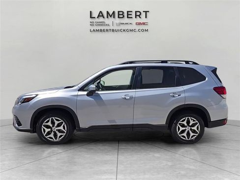 Used 2023 Subaru Forester Premium AWD/4WD image 8