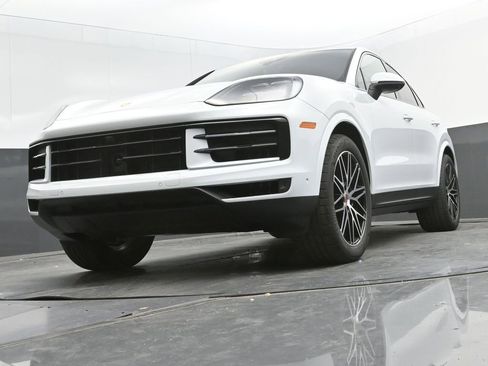 New 2025 Porsche Cayenne image 31