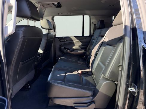 Used 2020 Chevrolet Suburban Premier image 27