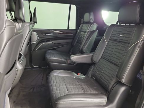 Certified 2022 Cadillac Escalade ESV Premium Luxury Platinum AWD/4WD image 10