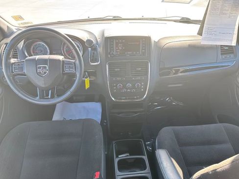 Used 2018 Dodge Grand Caravan SE image 12