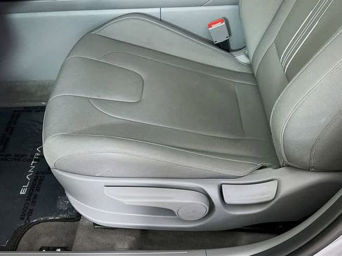 Used 2025 Hyundai Elantra SEL image 30