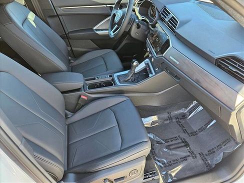 New 2025 Audi Q3 2.0T Premium image 16