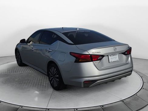 Used 2024 Nissan Altima 2.5 SV image 3