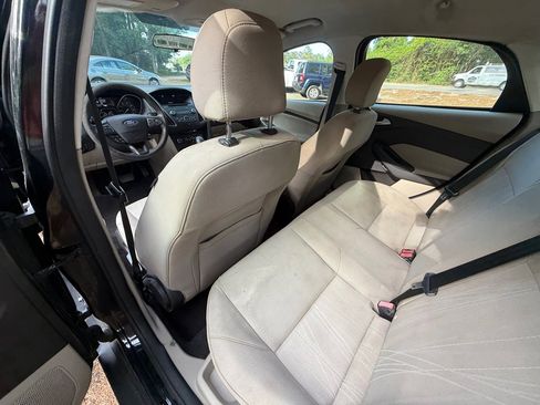 Used 2017 Ford Focus SE FWD image 14