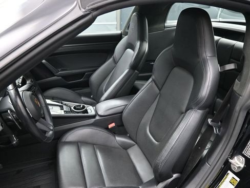Certified 2022 Porsche 911 Targa 4 GTS AWD/4WD image 5
