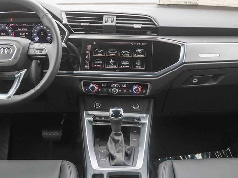 Used 2025 Audi Q3 2.0T Premium w/ Convenience Package AWD/4WD image 18