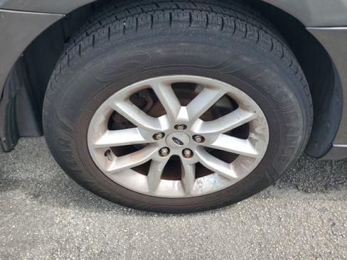 Used 2014 Ford Taurus SE FWD image 8