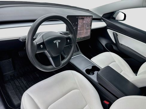 Used 2021 Tesla Model 3 Standard Range Plus RWD image 7